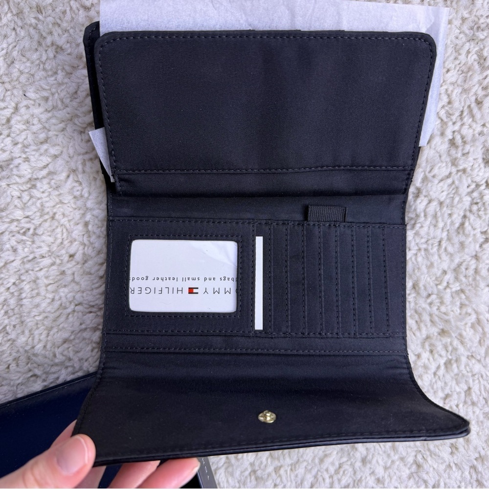 Tommy Hilfiger Black and Gold Women’s Wallet - Picture 2 of 6